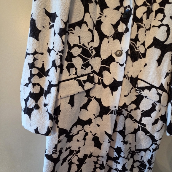 Hugo Boss Women's Floral Print Black And White Long Button Down Blazer Size 4 - Picture 7 of 11